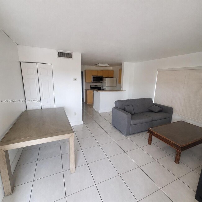 Building Photo - 7151 Miami Lakes Dr