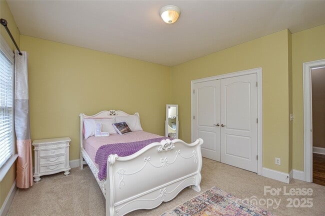 Building Photo - 5004 Woodview Ln