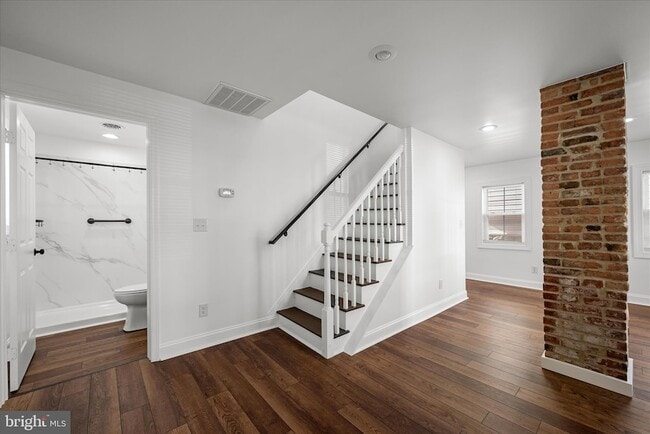 Building Photo - 117 E Monmouth St