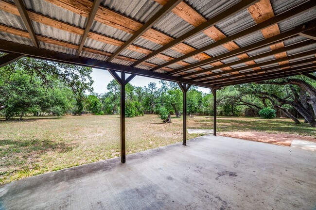 Building Photo - CASTLE HILLS FAMILY HOME