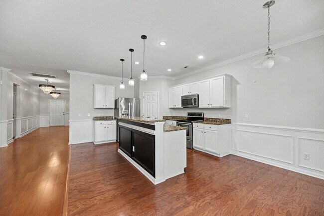 Building Photo - 247 Clayburne Dr