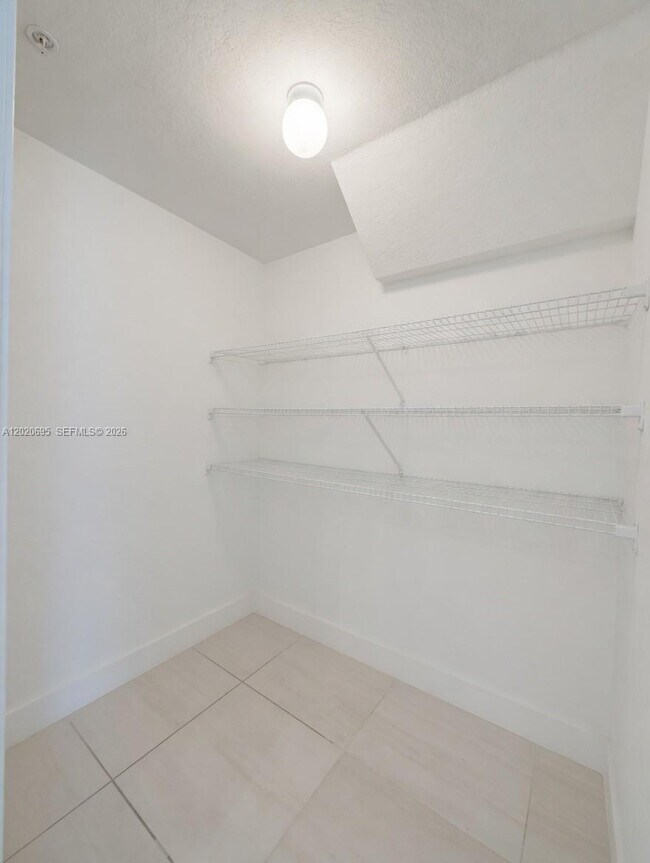Building Photo - 217 SW 170th Ave