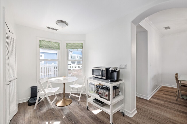 Building Photo - 231 Aviation Pl