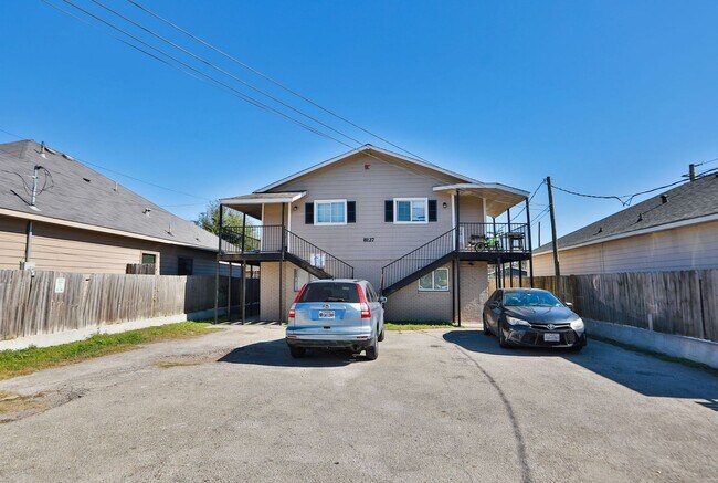 Building Photo - 8127 Colonial Ln