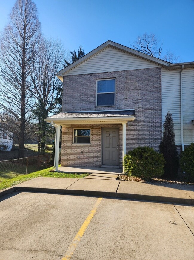 Building Photo - Willow View Townhouses