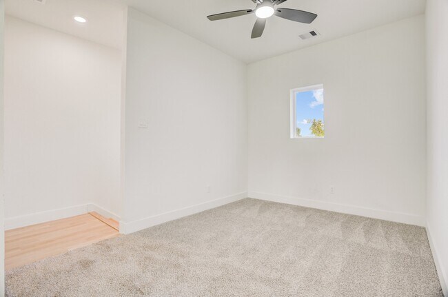 Building Photo - 10518 Ashville Dr