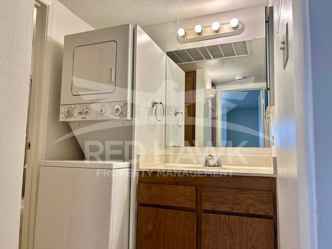Building Photo - 1111 E University Dr