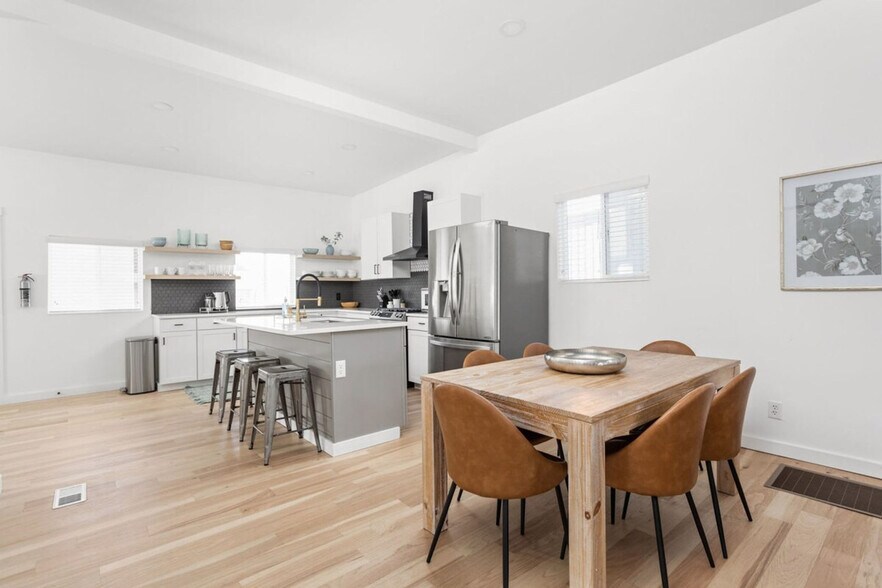 Building Photo - 305 Parkway Ave