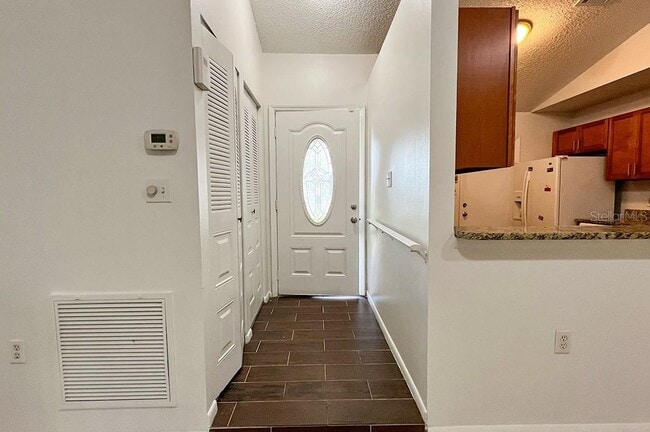 Building Photo - 10 York Ct