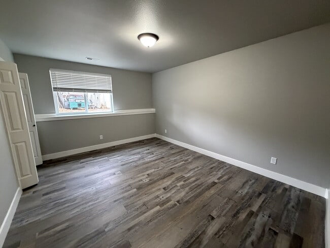 Building Photo - 1335 Lynn Ave