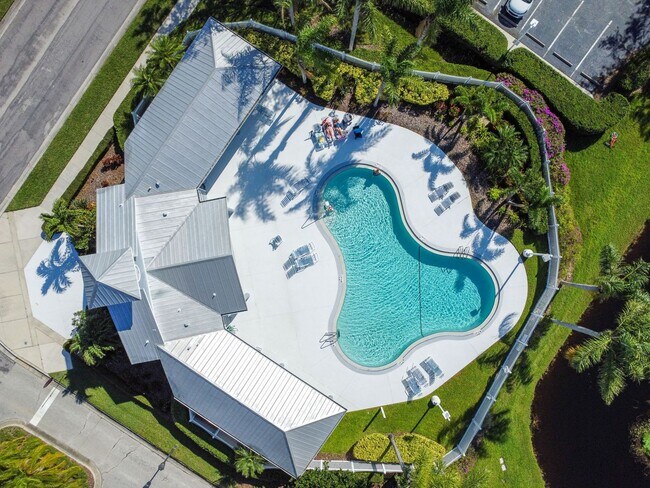 Building Photo - 3 Bed, 2 Bath Single Family Home in Sarasota