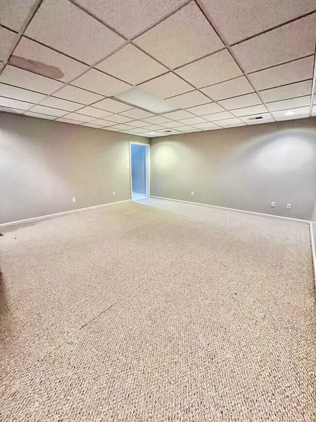 Building Photo - 171 Windwood Dr