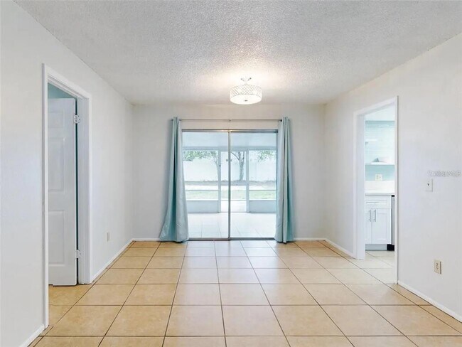 Building Photo - 1836 Plumtree Dr