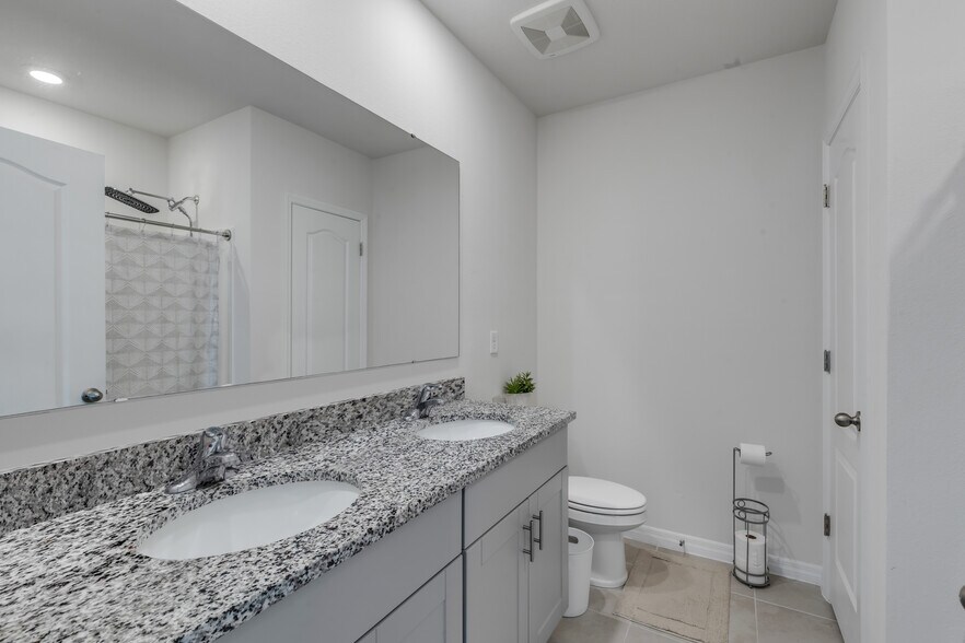 Building Photo - 2724 Silver Canoe Dr