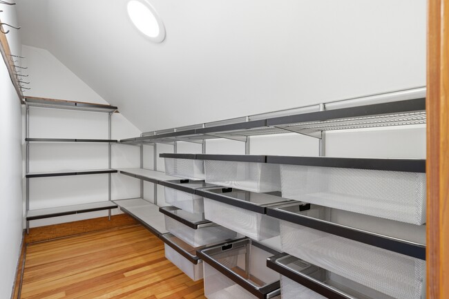Building Photo - 1154 Hotz Ave