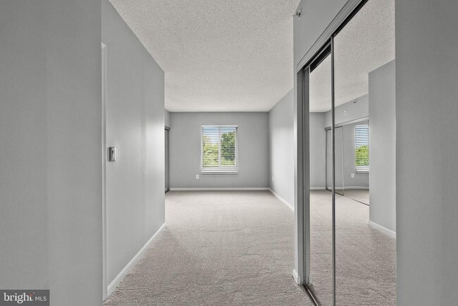 Building Photo - 3101 N Hampton Dr