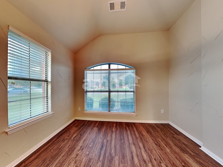 Building Photo - 1031 Hollow Creek Dr