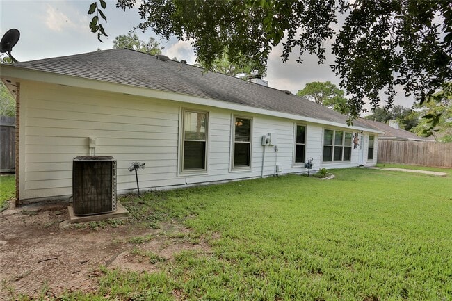 Building Photo - 7110 Yardley Dr