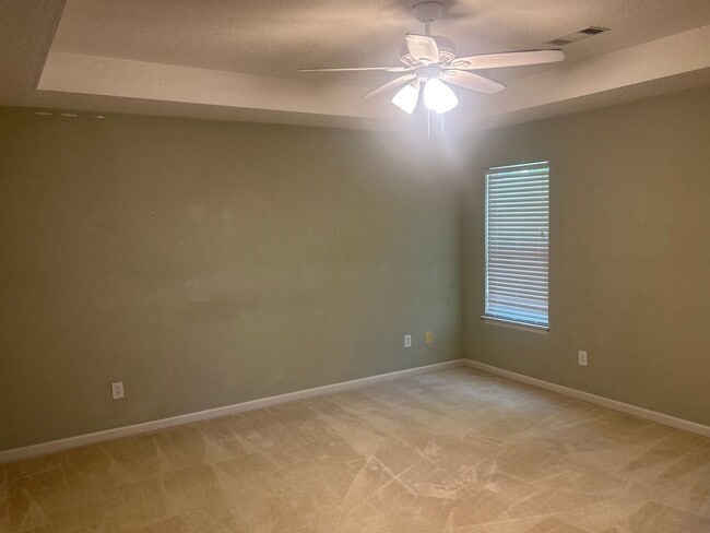 Building Photo - Prime Location * Evans Home * Screened Porch