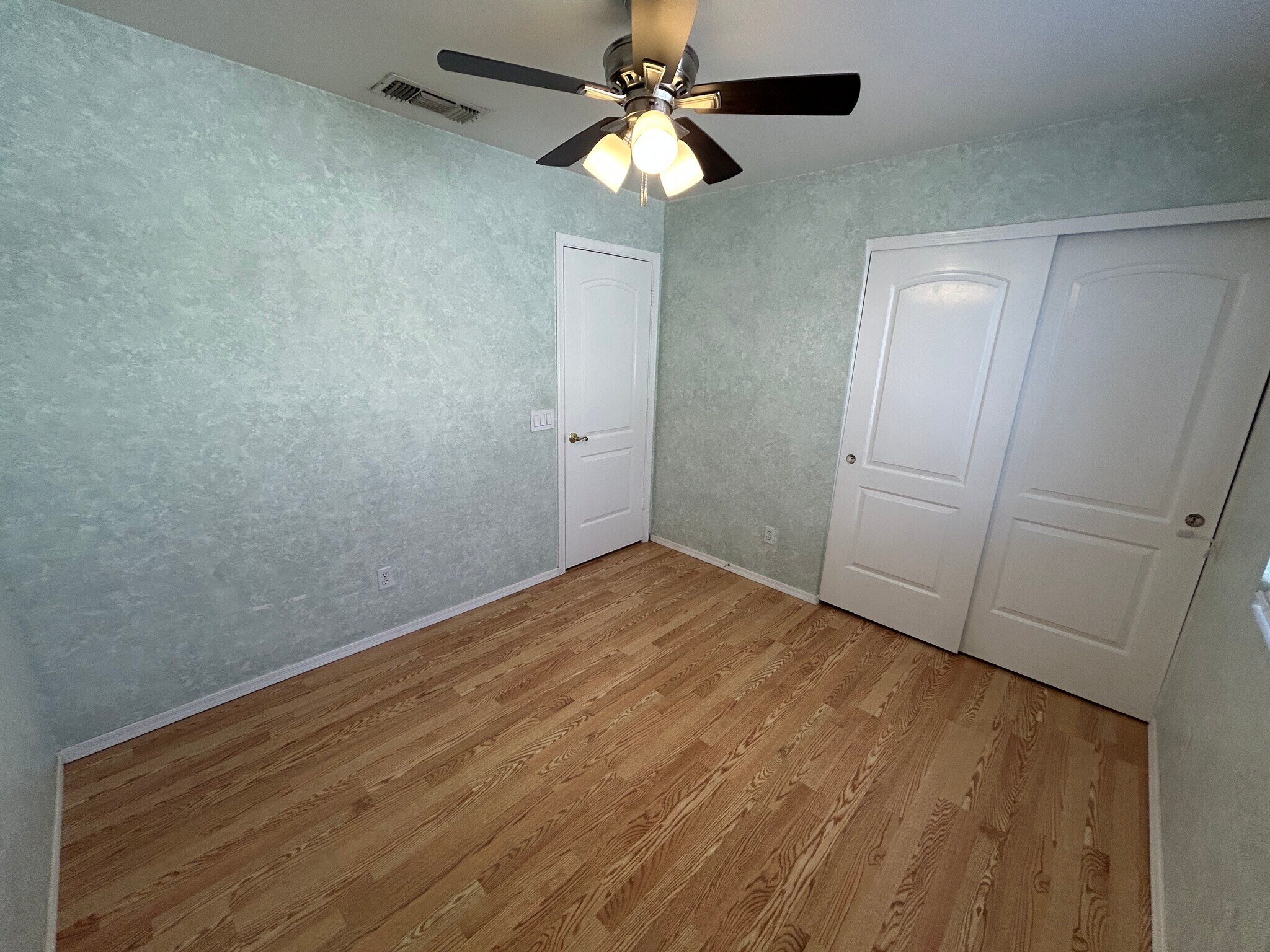 Building Photo - 7709 W Wahalla Ln