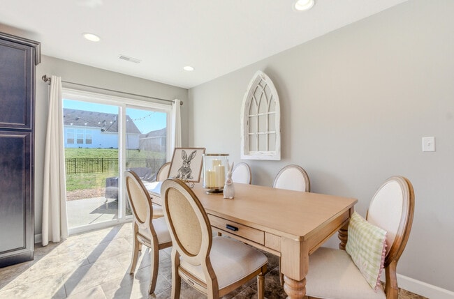 Building Photo - 7412 Oakley Dr