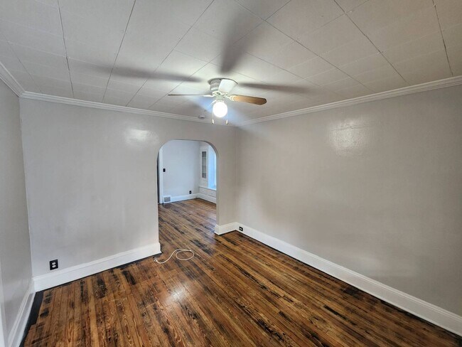 Building Photo - 2231 W 104th St