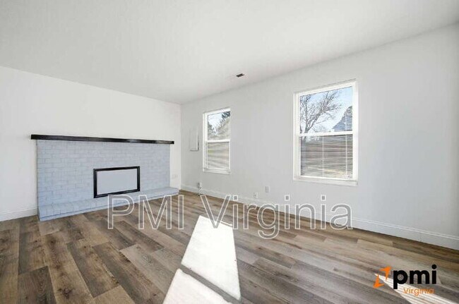 Building Photo - 1143 Clear Springs Rd