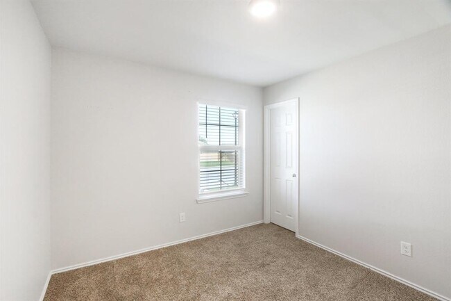 Building Photo - 9701 Kensley Rose Dr