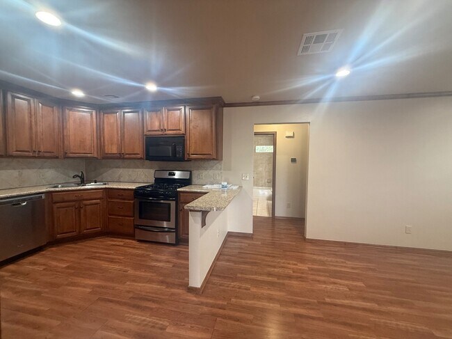 Building Photo - 118 Sahoma Terrace