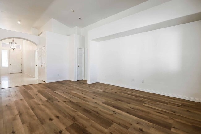 Building Photo - Shadowbrook Springs