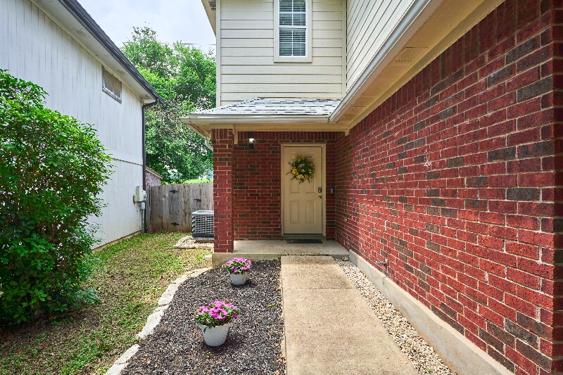 Building Photo - 1582 Parkfield Cir