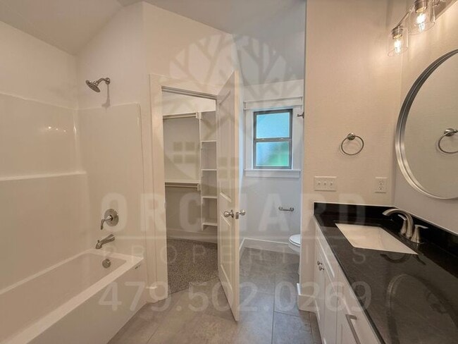 Building Photo - Bella Vista Single-Family Home- 2 Bed/ 2 B...