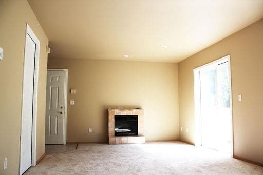 Building Photo - Lovely Silver Lake Townhome with Garage- AVAILABLE NOW