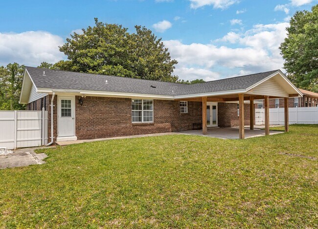 Building Photo - Beautiful 3 Bedroom in Fort Walton Beach