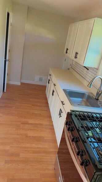 Building Photo - 8 Higbie Dr