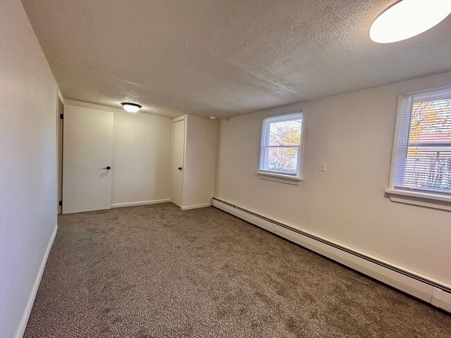 Building Photo - 3 Bedroom Ephrata Home with Garage!