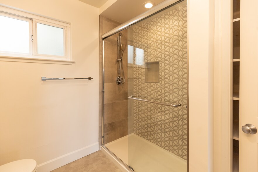Building Photo - 409 Portofino Dr