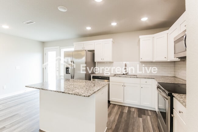 Building Photo - 428 N Wyandotte St