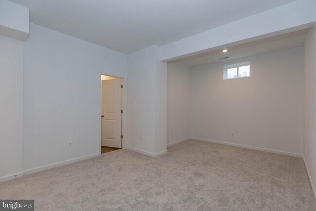 Building Photo - 767 Lord Fairfax St