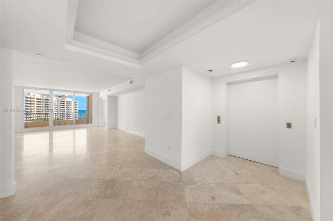 Building Photo - 789 Crandon Blvd