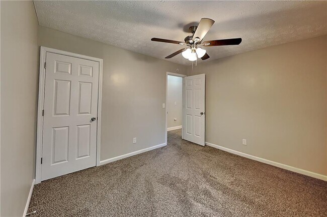 Building Photo - 105 Meadow Crest Ct