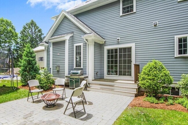 Building Photo - 127 Lowell St