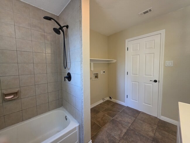 Building Photo - 3106 Fallwell Ln