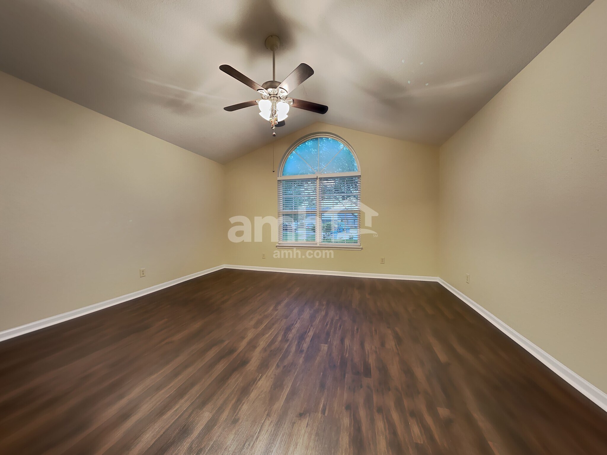 Building Photo - 5521 Bracken Cir