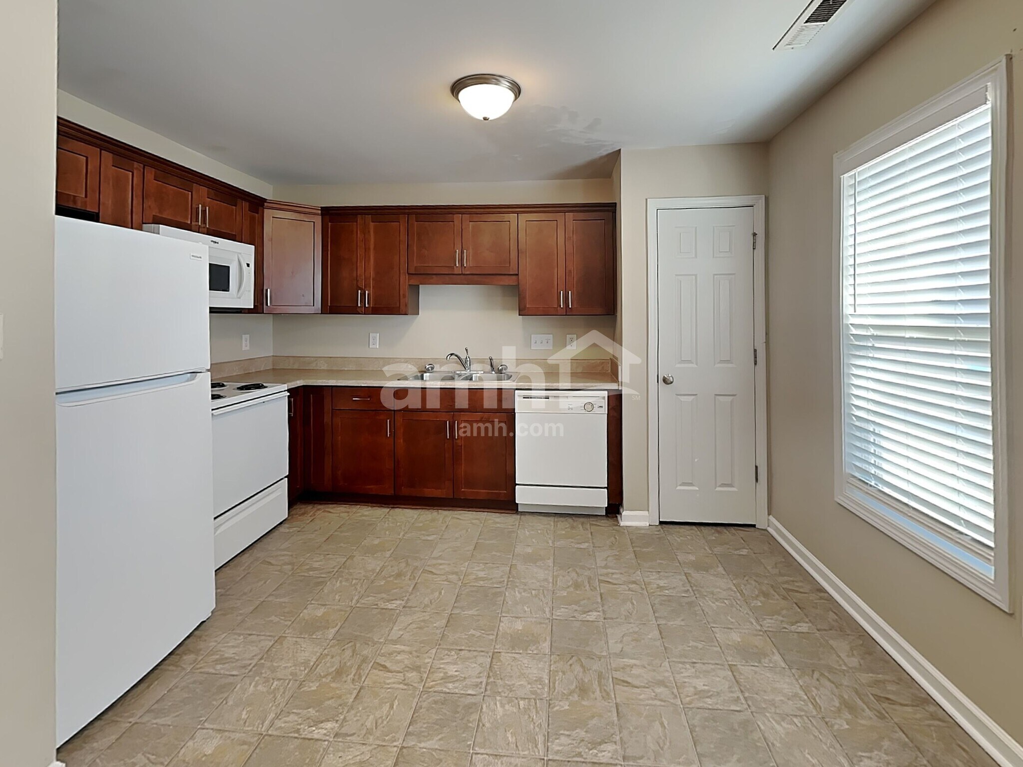 Building Photo - 79 Wolf Creek Ln