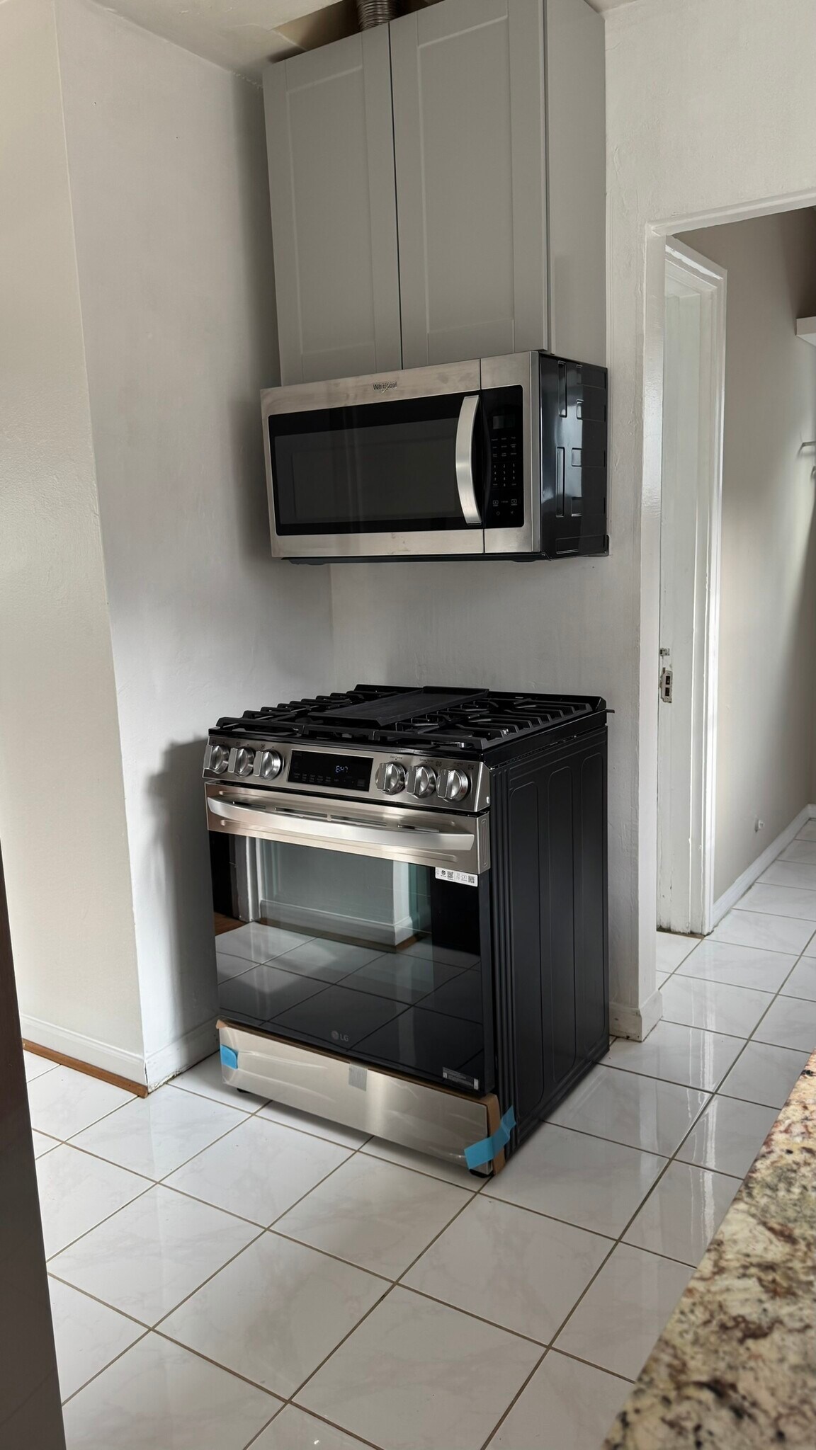 New stove, microwave 3 years old - 4049 Sunset Dr