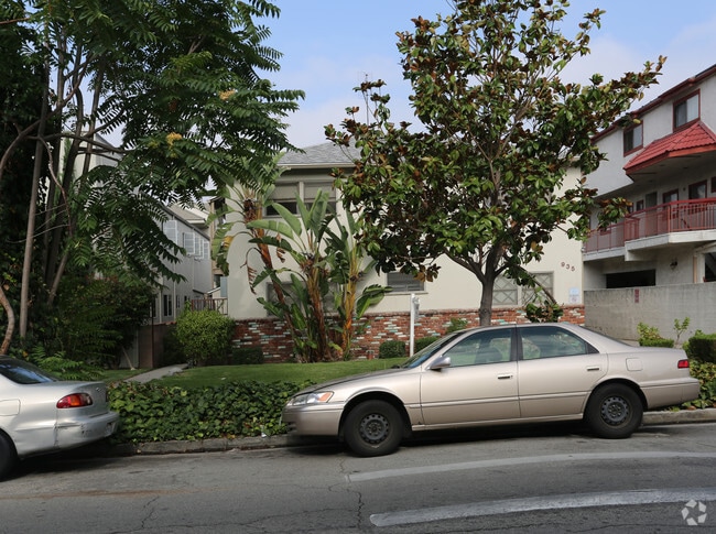 Building Photo - 935 N Louise St Apartments