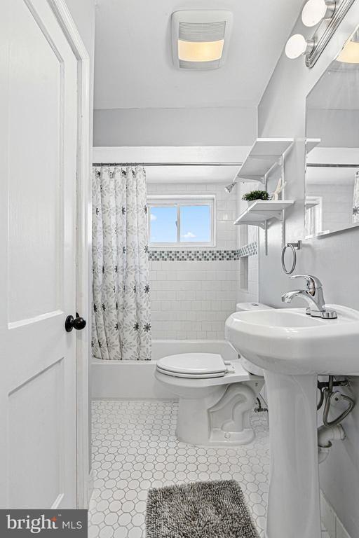 Building Photo - 8272 Kavanagh Rd