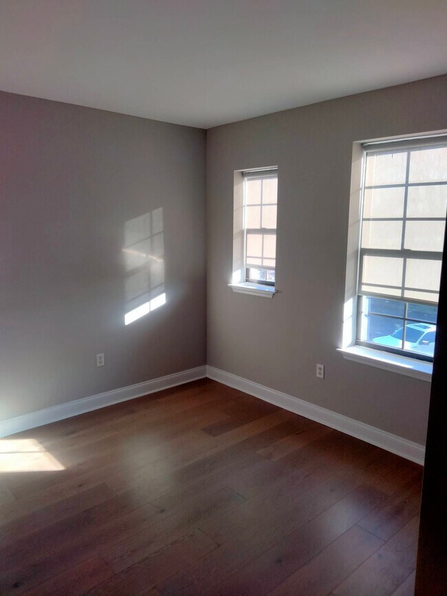Building Photo - 36 Imlay St