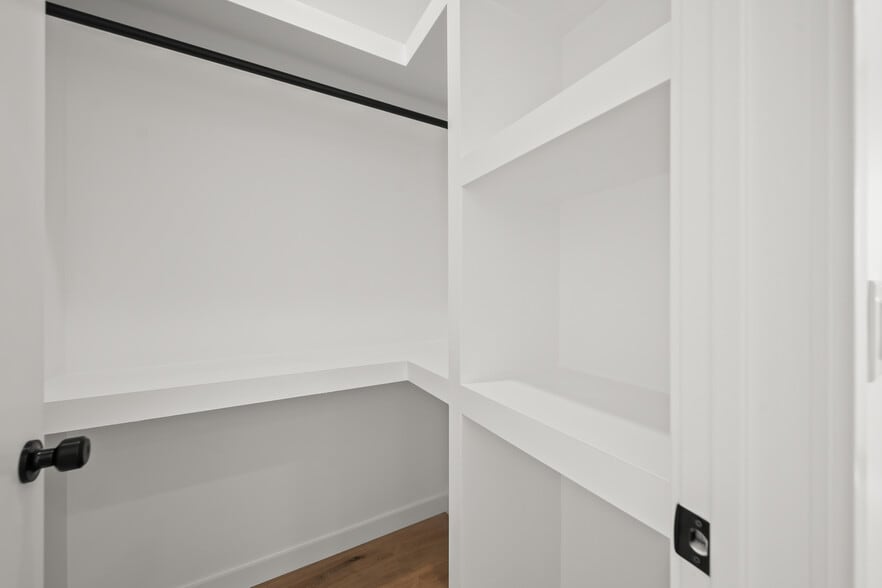 Building Photo - 6049 Craner Ave